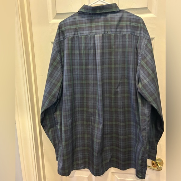 Round Tree and Yorke - Traveler’s Button Down Size 2XT - Picture 5 of 6